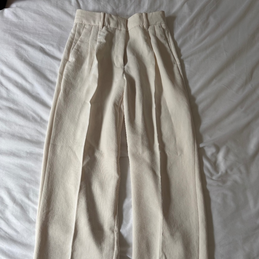 Aritzia Effortless Pant (Crepette) in Light Birch Size 0